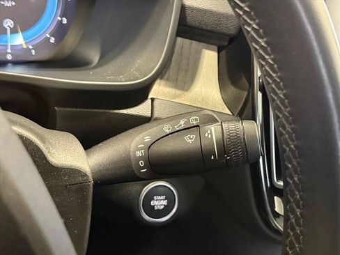 Used 2023 Volvo XC40 B5 Plus image 21