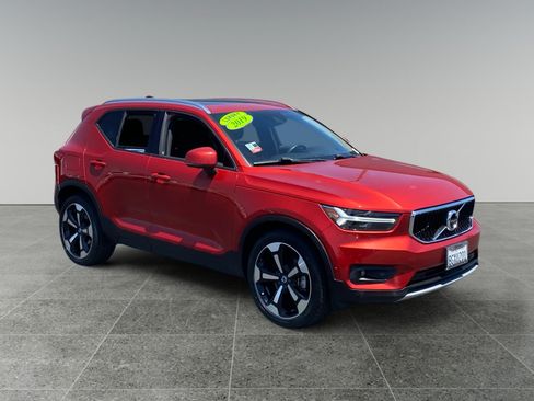 Used 2019 Volvo XC40 T4 Momentum FWD image 7