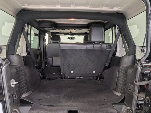 Used 2018 Jeep Wrangler Unlimited Sahara image 22