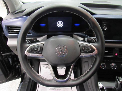 Used 2022 Volkswagen Taos SE image 32