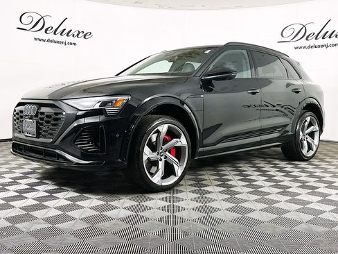 Used 2024 Audi Q8 e-tron Prestige w/ Prestige Package AWD/4WD image 3