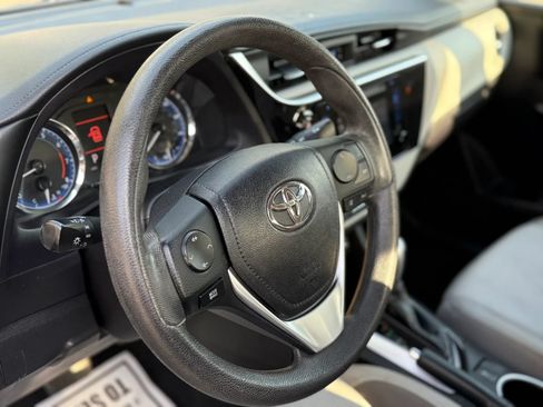 Used 2018 Toyota Corolla LE FWD image 11