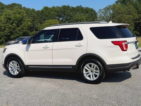 Used 2019 Ford Explorer XLT w/ Equipment Group 201A FWD image 6