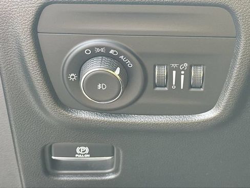 Used 2023 Jeep Grand Cherokee L Limited AWD/4WD image 18
