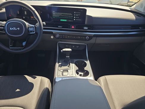 New 2026 Kia Carnival FWD image 14