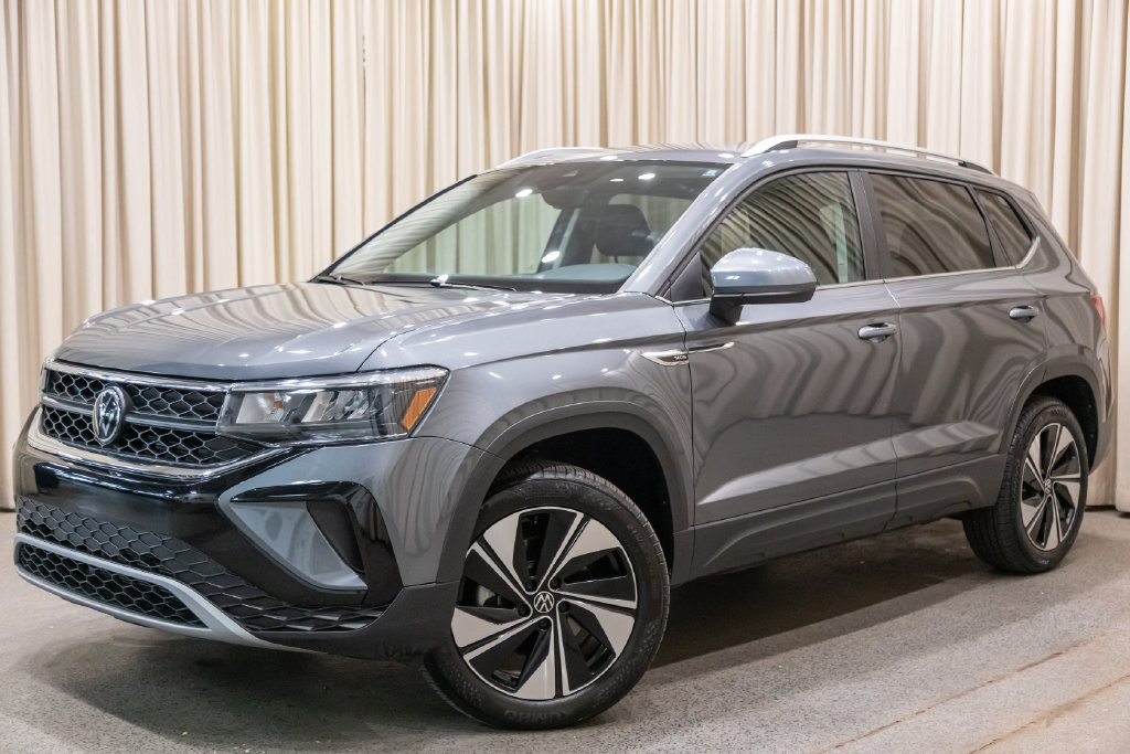 Certified 2024 Volkswagen Taos SE AWD/4WD image 2