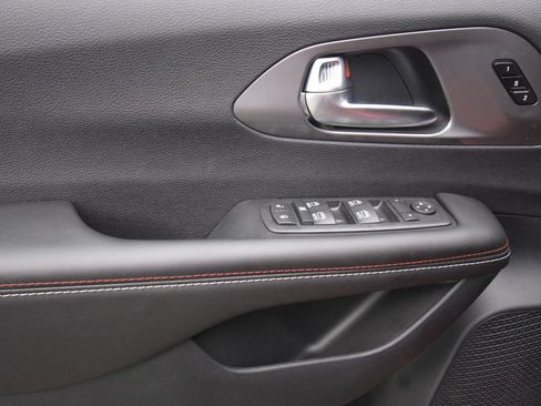 New 2027 Chrysler Pacifica Select AWD/4WD image 28