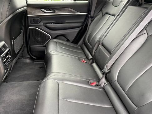 Used 2024 Jeep Grand Cherokee Limited w/ Black Appearance Package AWD/4WD image 24