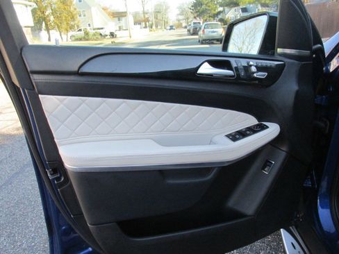 Used 2017 Mercedes-Benz GLS 550 4MATIC image 31