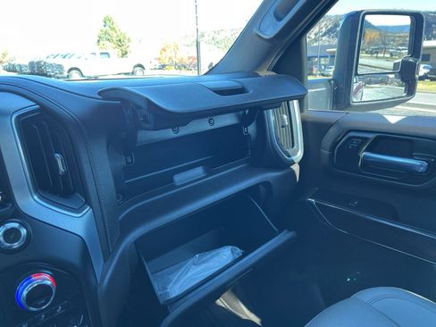 Used 2021 GMC Sierra 2500 SLT w/ SLT Convenience Package image 32