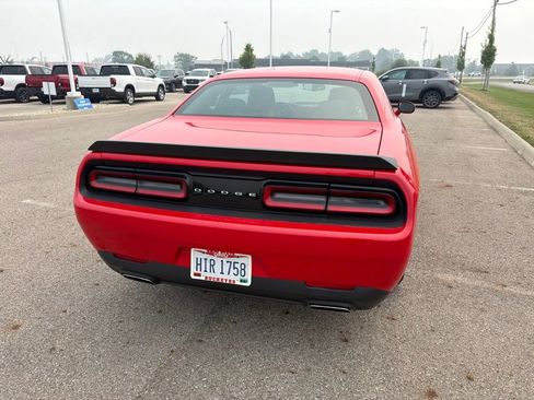 Used 2016 Dodge Challenger SXT RWD image 5