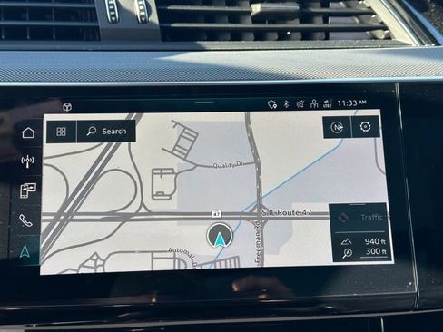 Used 2024 Audi Q8 e-tron Prestige image 28