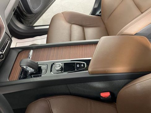 Used 2023 Volvo XC60 B5 Plus w/ Protection Package Premier image 22