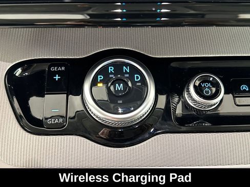 Used 2025 Ford Expedition Active image 22