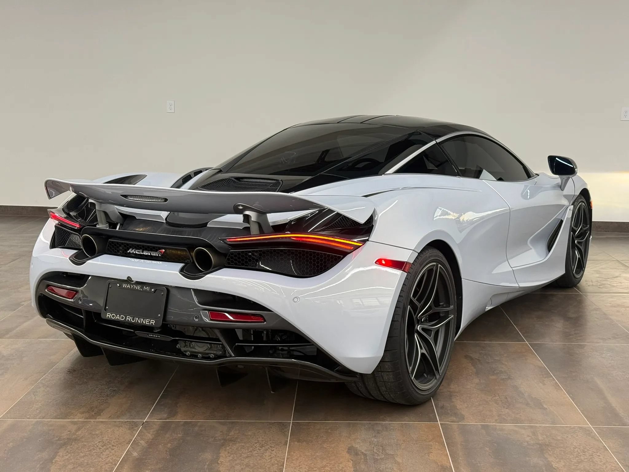 Used 2018 McLaren 720S RWD image 12