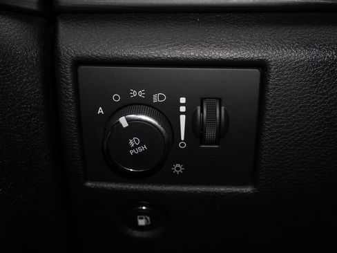 Used 2022 Jeep Grand Cherokee Laredo X image 15