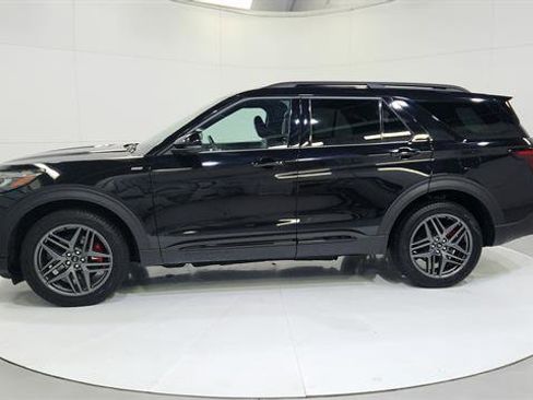 Used 2025 Ford Explorer ST-Line w/ ST-Line Street Pack image 5