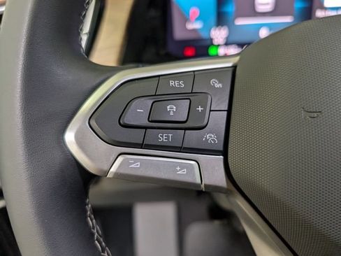Used 2025 Volkswagen Atlas SE AWD/4WD image 19