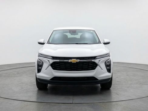 Used 2025 Chevrolet TrailBlazer LT w/ Driver Confidence Package image 2