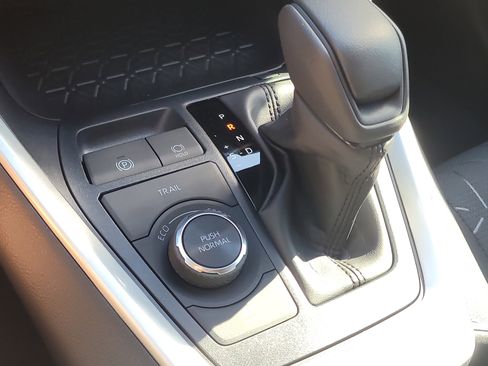 Used 2025 Toyota RAV4 XLE image 27