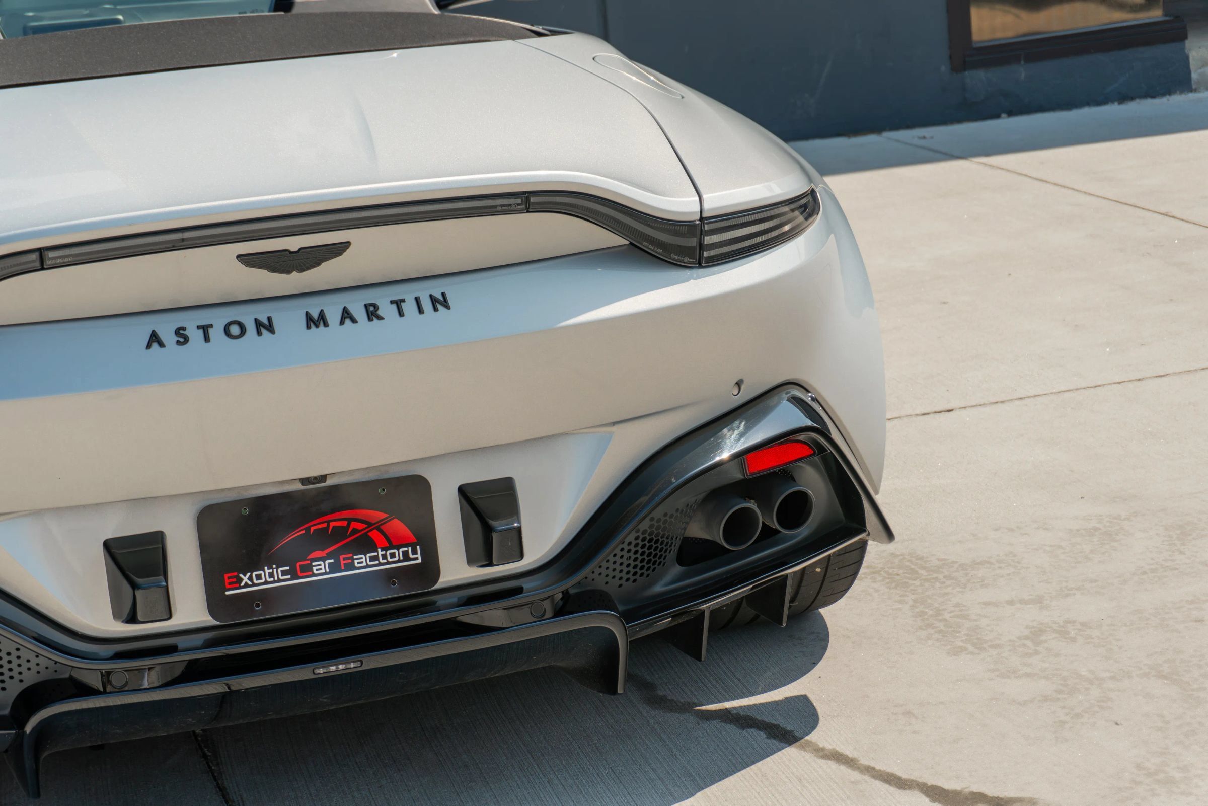 Used 2022 Aston Martin V8 Vantage Roadster RWD image 46