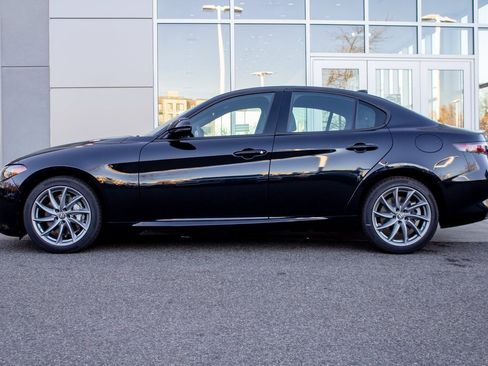 Used 2025 Alfa Romeo Giulia Base image 7