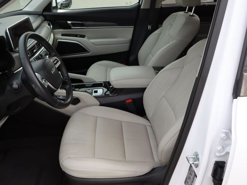 Used 2022 Kia Telluride EX w/ EX Premium Package AWD/4WD image 16