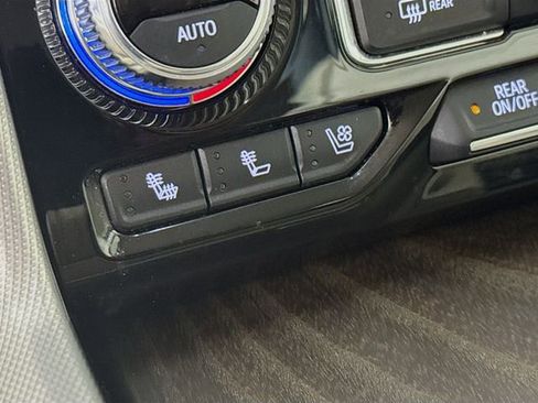 Used 2022 GMC Yukon Denali w/ Denali Premium Package image 25