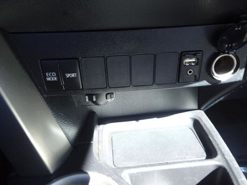 Used 2013 Toyota RAV4 XLE AWD/4WD image 21