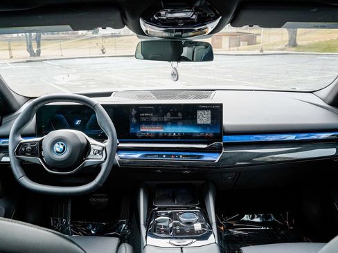 Used 2025 BMW i5 xDrive40 w/ Premium Package image 12