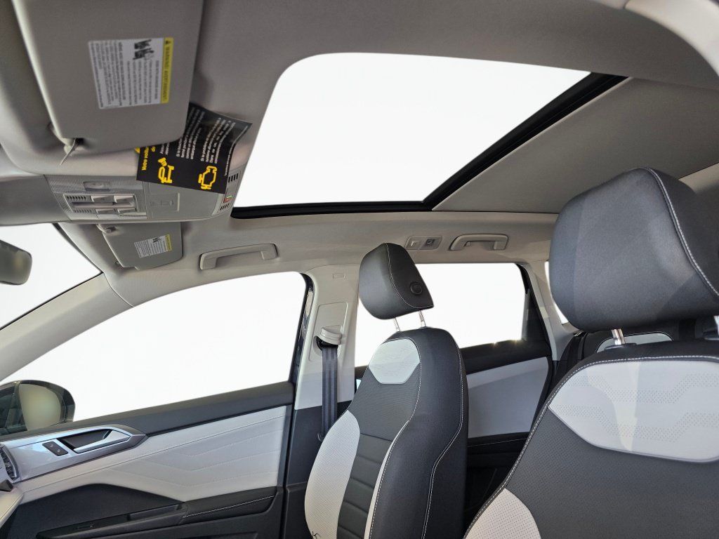 New 2026 Volkswagen Taos SEL AWD/4WD image 18