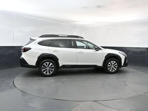 Used 2023 Subaru Outback Premium AWD/4WD image 6