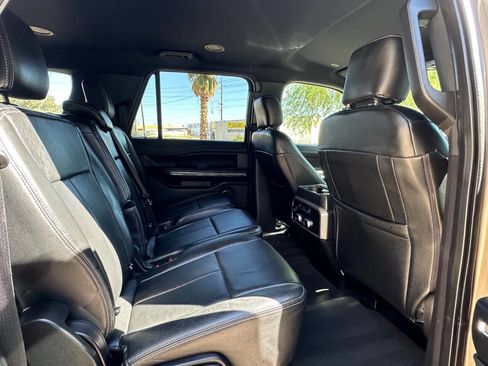 Used 2019 Ford Expedition Max XLT image 11