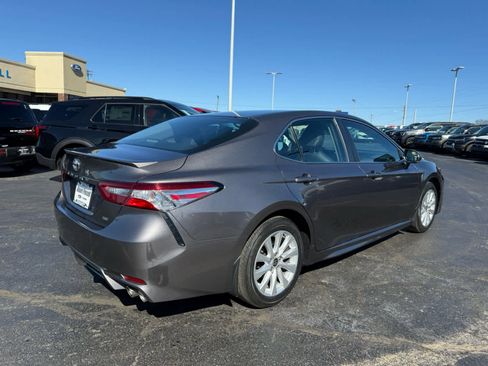 Used 2020 Toyota Camry SE image 18