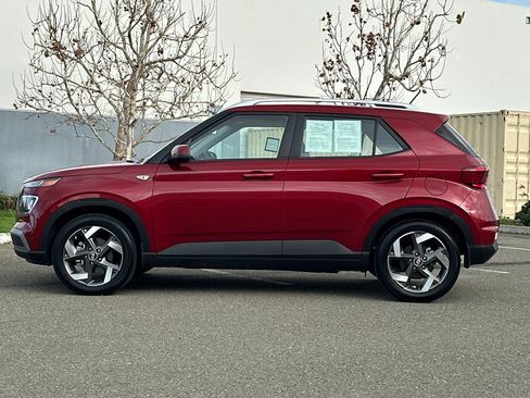 Used 2024 Hyundai Venue SEL image 7