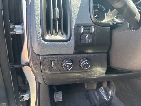 Used 2016 Chevrolet Colorado Z71 AWD/4WD image 12