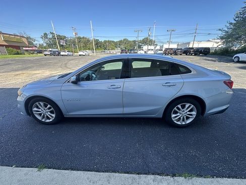 Used 2017 Chevrolet Malibu LT FWD image 4