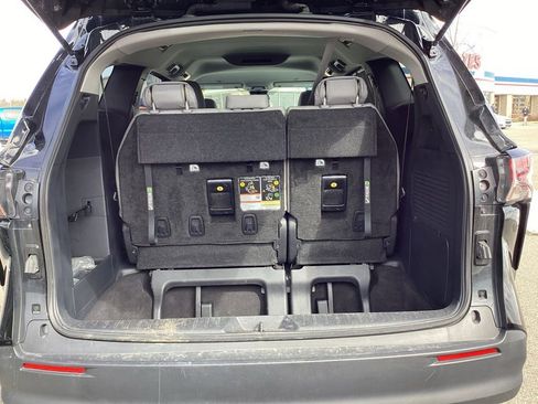 Used 2025 Toyota Sienna LE image 13