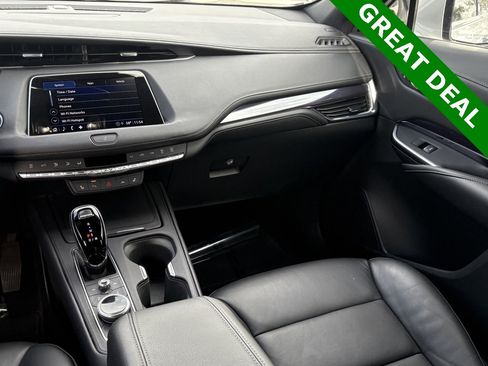 Used 2022 Cadillac XT4 Luxury w/ Cold Weather Package image 14