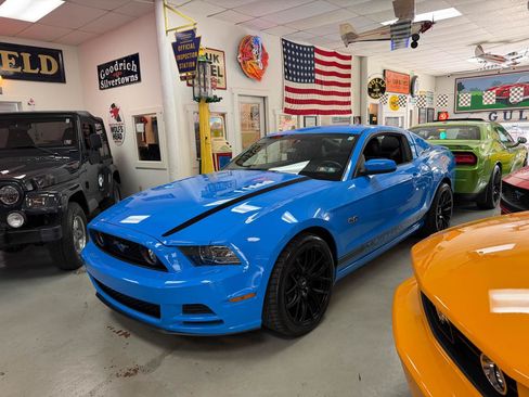 Used 2013 Ford Mustang GT Premium RWD image 3
