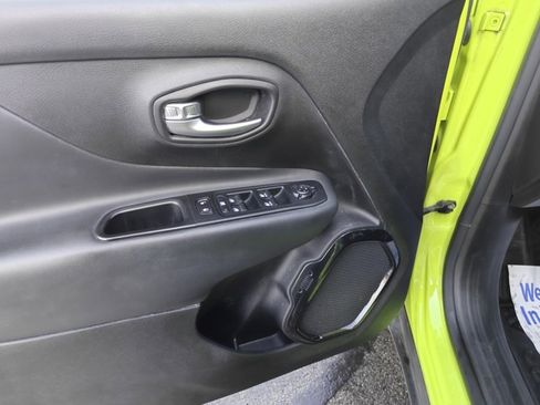 Used 2018 Jeep Renegade Altitude image 13