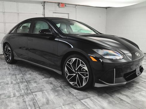Used 2024 Hyundai Ioniq 6 SEL AWD/4WD image 3