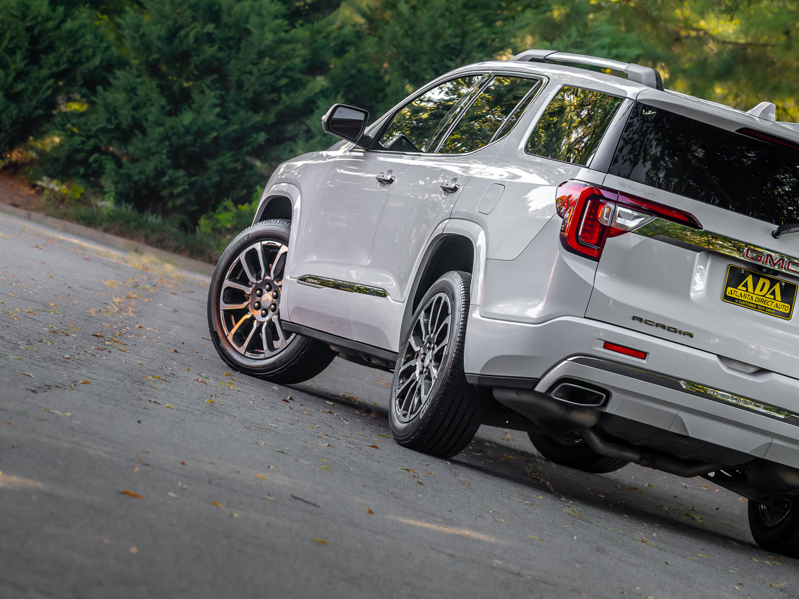 Used 2021 GMC Acadia Denali w/ Denali Technology Package FWD image 25