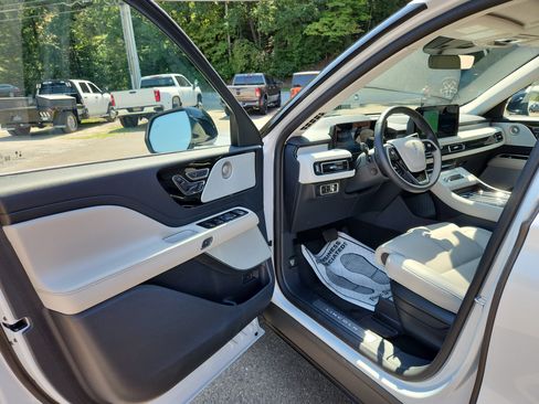 Used 2025 Lincoln Aviator Reserve w/ Luxury Package RWD image 20