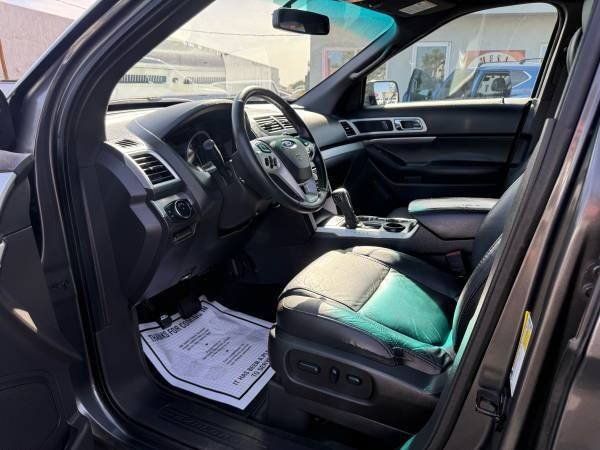 Used 2015 Ford Explorer XLT w/ Equipment Group 202A FWD image 12