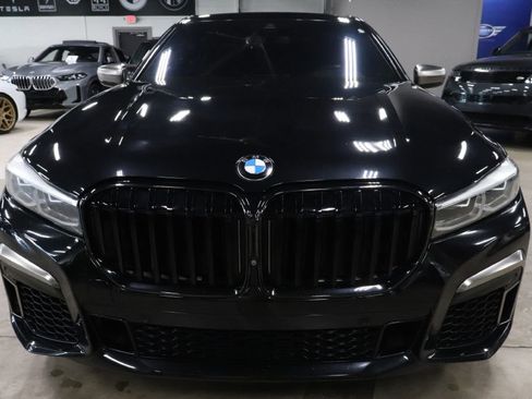 Used 2021 BMW M760i xDrive w/ Luxury Rear Seating Package image 8