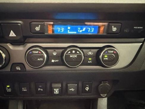 Used 2021 Toyota Tacoma TRD Off-Road w/ TRD Premium Off Road Package AWD/4WD image 32