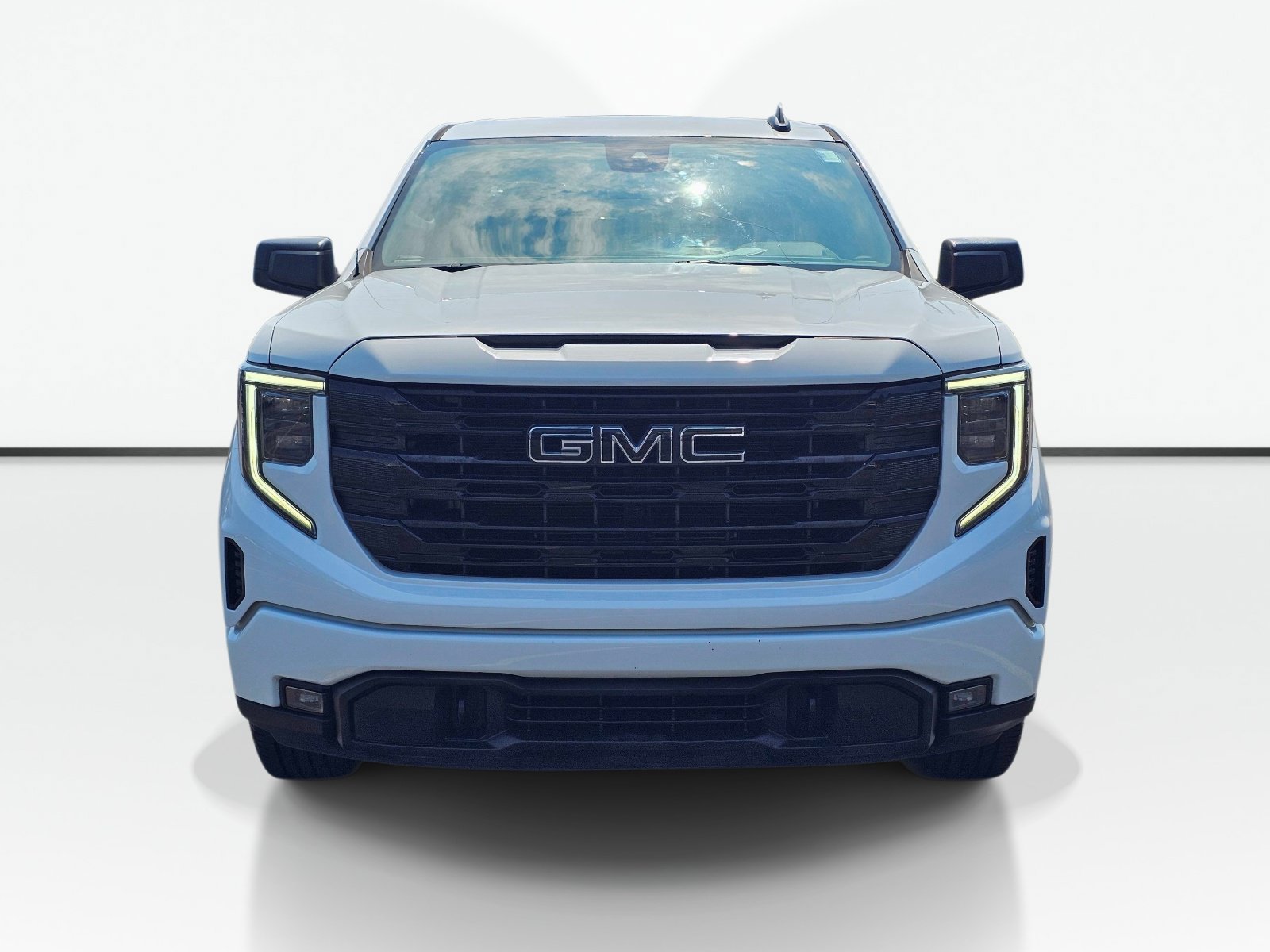 Used 2022 GMC Sierra 1500 Elevation RWD image 2