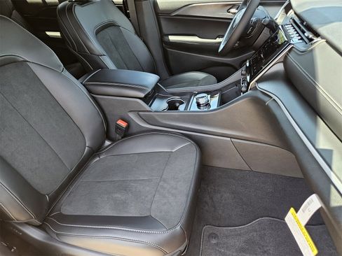 New 2025 Jeep Grand Cherokee L Altitude image 13