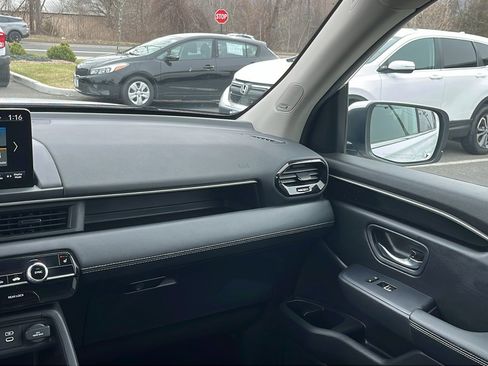 Used 2024 Honda Pilot Touring image 22